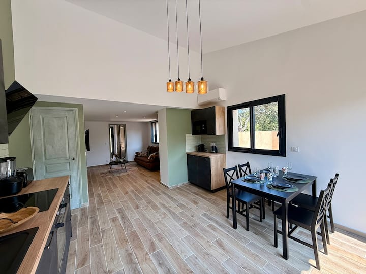 Séjour ouvert sur la terrasse, lumineux et spacieux — Villa Folacca